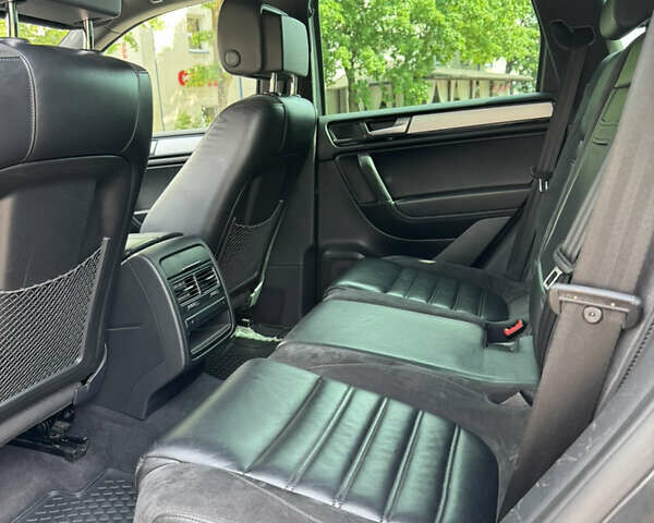 Сірий Фольксваген Туарег, об'ємом двигуна 2.97 л та пробігом 229 тис. км за 19800 $, фото 11 на Automoto.ua