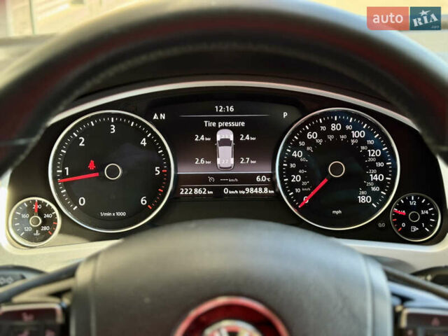 Серый Фольксваген Туарег, объемом двигателя 3 л и пробегом 222 тыс. км за 20800 $, фото 8 на Automoto.ua