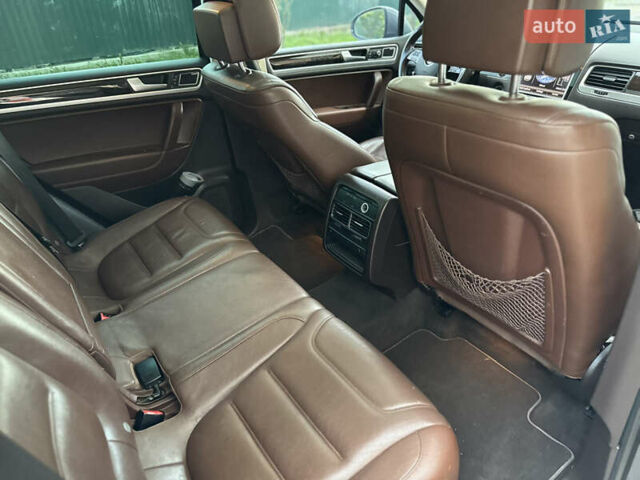 Серый Фольксваген Туарег, объемом двигателя 2.97 л и пробегом 261 тыс. км за 18000 $, фото 27 на Automoto.ua