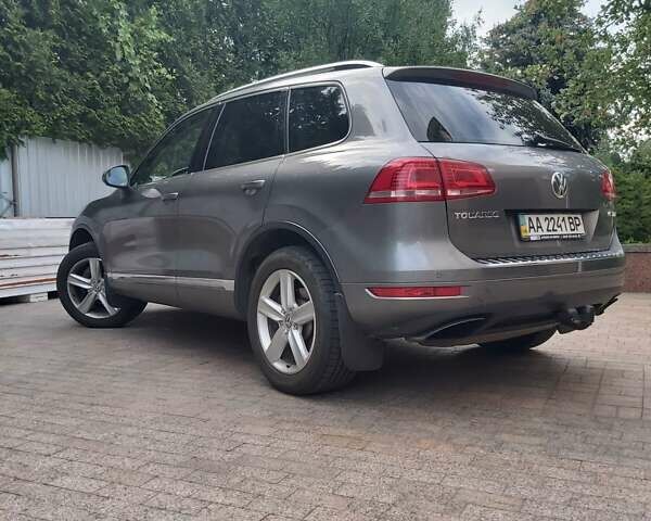 Сірий Фольксваген Туарег, об'ємом двигуна 3 л та пробігом 84 тис. км за 28331 $, фото 2 на Automoto.ua