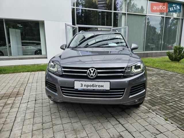 Сірий Фольксваген Туарег, об'ємом двигуна 2.97 л та пробігом 263 тис. км за 18790 $, фото 1 на Automoto.ua
