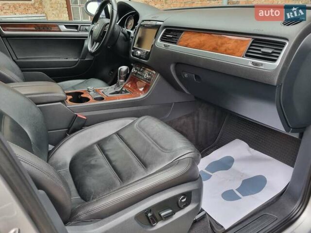 Фольксваген Туарег 2013 в Ровно на Automoto.ua Серый Фольксваген Туарег, объемом двигателя 3 л и пробегом 311 тыс. км за 20999 $, фото 43 на Automoto.ua