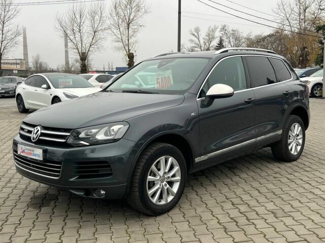 Серый Фольксваген Туарег, объемом двигателя 3 л и пробегом 223 тыс. км за 19500 $, фото 2 на Automoto.ua
