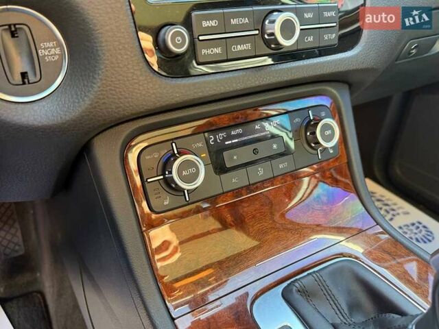 Фольксваген Туарег 2013 в Киеве на Automoto.ua Серый Фольксваген Туарег, объемом двигателя 2.97 л и пробегом 180 тыс. км за 19900 $, фото 16 на Automoto.ua