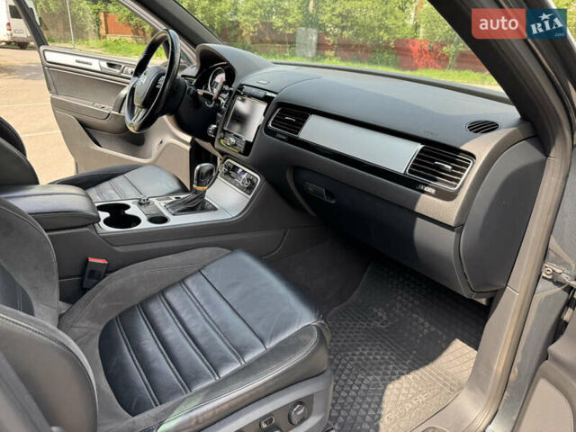 Сірий Фольксваген Туарег, об'ємом двигуна 2.97 л та пробігом 229 тис. км за 19800 $, фото 12 на Automoto.ua