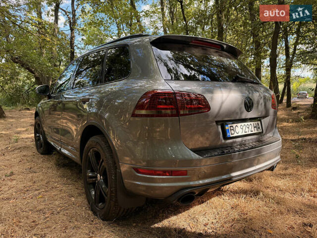 Серый Фольксваген Туарег, объемом двигателя 2.97 л и пробегом 224 тыс. км за 28086 $, фото 9 на Automoto.ua