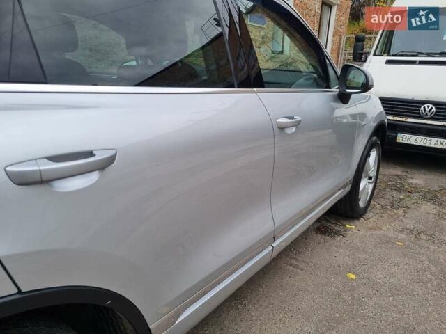 Фольксваген Туарег 2013 в Ровно на Automoto.ua Серый Фольксваген Туарег, объемом двигателя 3 л и пробегом 311 тыс. км за 20999 $, фото 6 на Automoto.ua