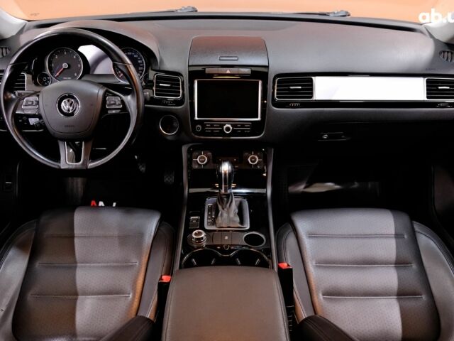 Серый Фольксваген Туарег, объемом двигателя 3 л и пробегом 219 тыс. км за 17900 $, фото 6 на Automoto.ua