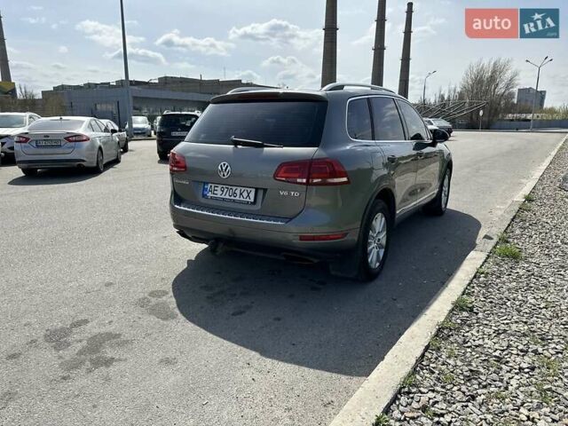 Серый Фольксваген Туарег, объемом двигателя 3 л и пробегом 295 тыс. км за 21500 $, фото 3 на Automoto.ua