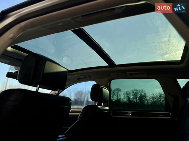 Серый Фольксваген Туарег, объемом двигателя 3 л и пробегом 222 тыс. км за 20800 $, фото 10 на Automoto.ua