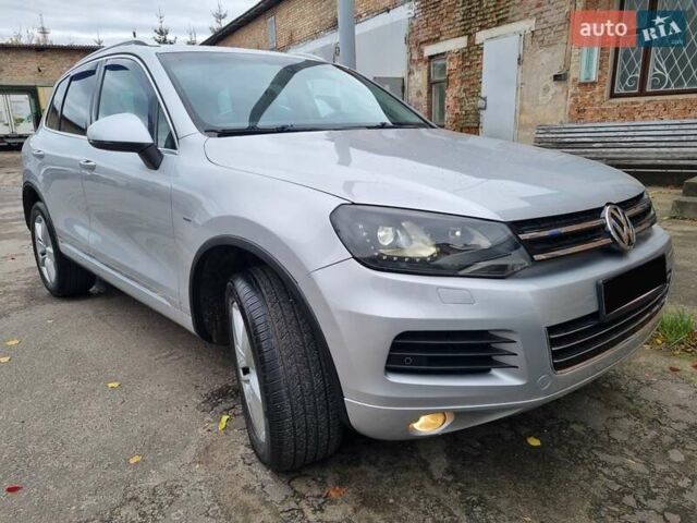 Фольксваген Туарег 2013 в Ровно на Automoto.ua Серый Фольксваген Туарег, объемом двигателя 3 л и пробегом 311 тыс. км за 20999 $, фото 26 на Automoto.ua