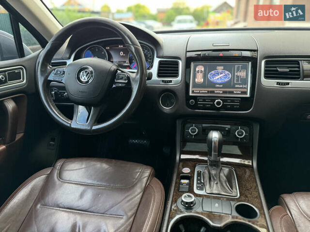 Серый Фольксваген Туарег, объемом двигателя 2.97 л и пробегом 261 тыс. км за 18000 $, фото 18 на Automoto.ua