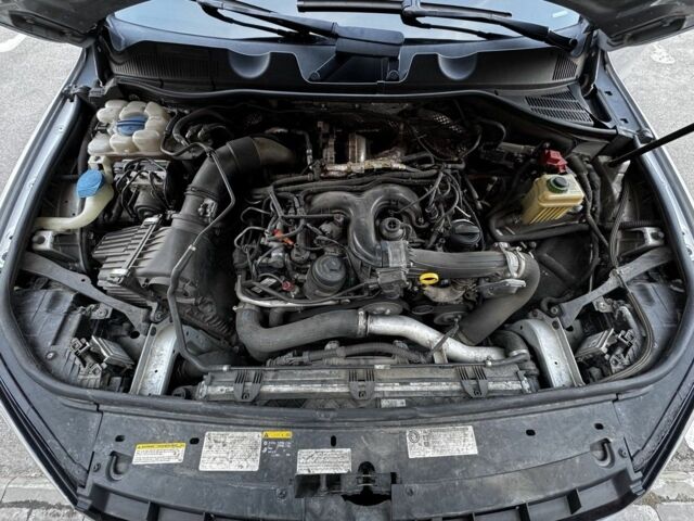 Серый Фольксваген Туарег, объемом двигателя 3 л и пробегом 237 тыс. км за 17500 $, фото 4 на Automoto.ua