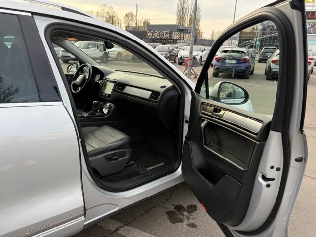 Серый Фольксваген Туарег, объемом двигателя 3.6 л и пробегом 278 тыс. км за 14200 $, фото 14 на Automoto.ua