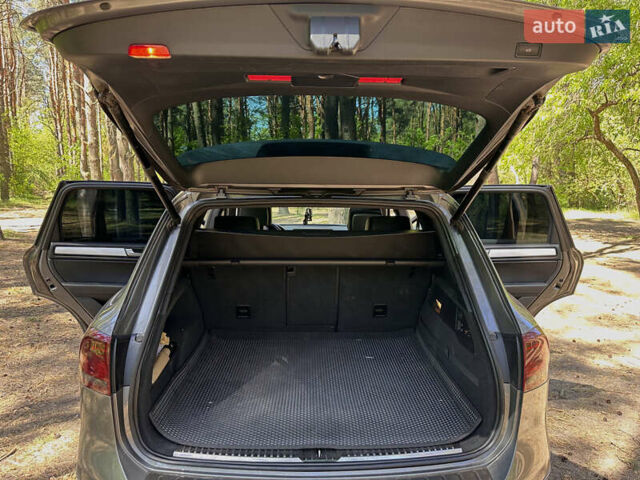 Серый Фольксваген Туарег, объемом двигателя 2.97 л и пробегом 224 тыс. км за 28086 $, фото 31 на Automoto.ua