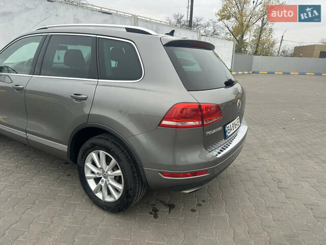 Серый Фольксваген Туарег, объемом двигателя 3.6 л и пробегом 303 тыс. км за 15800 $, фото 6 на Automoto.ua