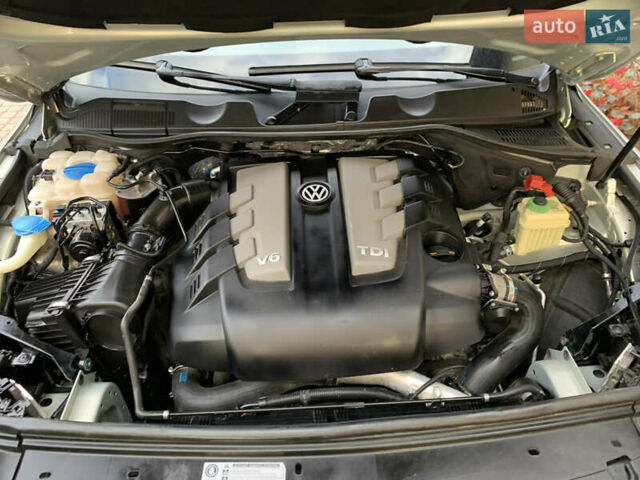 Серый Фольксваген Туарег, объемом двигателя 2.97 л и пробегом 300 тыс. км за 17200 $, фото 13 на Automoto.ua