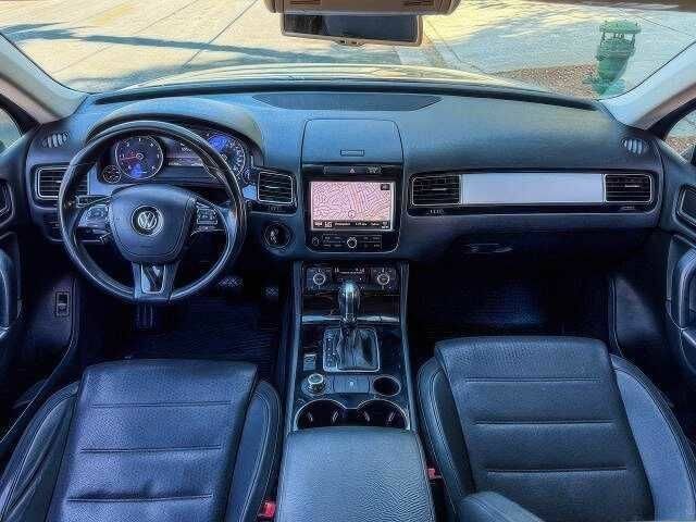 Сірий Фольксваген Туарег, об'ємом двигуна 3 л та пробігом 130 тис. км за 9900 $, фото 9 на Automoto.ua