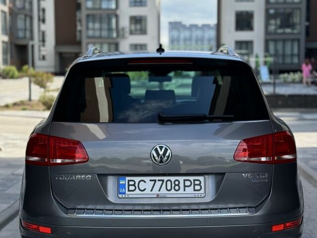 Серый Фольксваген Туарег, объемом двигателя 3 л и пробегом 262 тыс. км за 22000 $, фото 5 на Automoto.ua