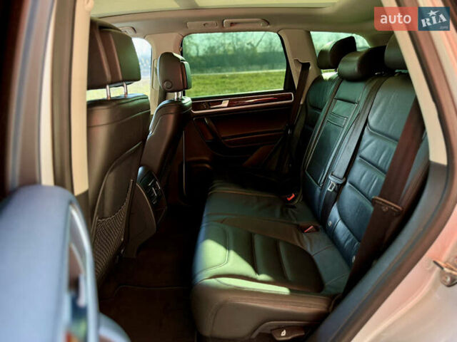 Серый Фольксваген Туарег, объемом двигателя 3 л и пробегом 222 тыс. км за 20800 $, фото 17 на Automoto.ua