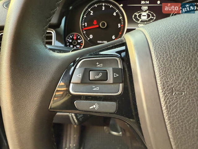 Сірий Фольксваген Туарег, об'ємом двигуна 2.97 л та пробігом 169 тис. км за 24900 $, фото 26 на Automoto.ua