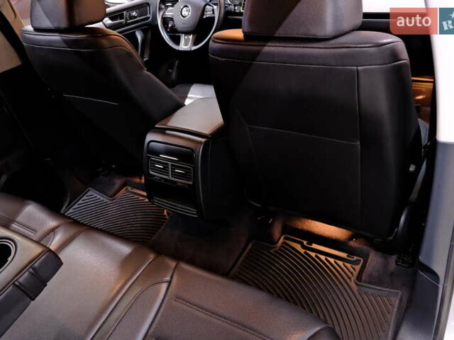 Серый Фольксваген Туарег, объемом двигателя 3 л и пробегом 219 тыс. км за 17900 $, фото 38 на Automoto.ua