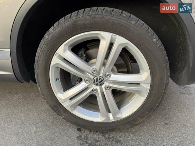 Сірий Фольксваген Туарег, об'ємом двигуна 2.97 л та пробігом 169 тис. км за 24900 $, фото 39 на Automoto.ua