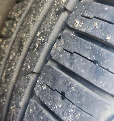 Серый Фольксваген Туарег, объемом двигателя 3 л и пробегом 319 тыс. км за 17500 $, фото 2 на Automoto.ua