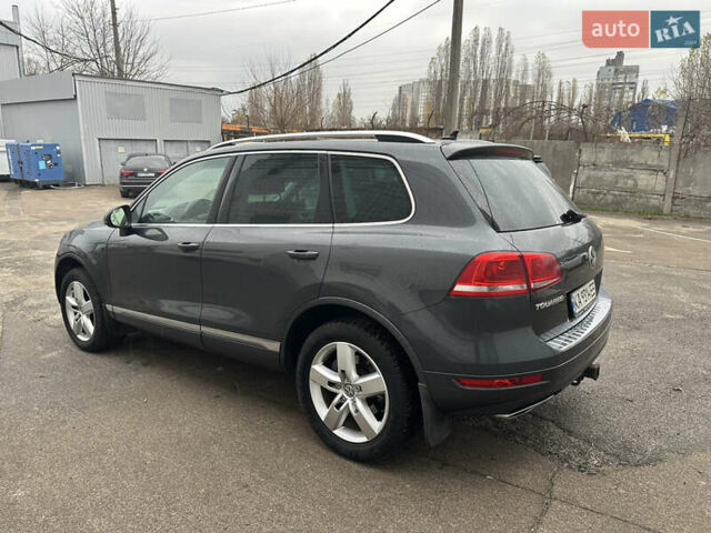 Серый Фольксваген Туарег, объемом двигателя 3 л и пробегом 222 тыс. км за 16500 $, фото 4 на Automoto.ua