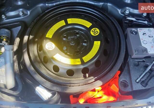 Серый Фольксваген Туарег, объемом двигателя 3 л и пробегом 319 тыс. км за 17500 $, фото 1 на Automoto.ua