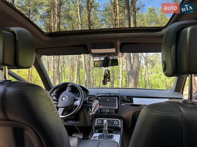 Серый Фольксваген Туарег, объемом двигателя 2.97 л и пробегом 224 тыс. км за 28086 $, фото 16 на Automoto.ua