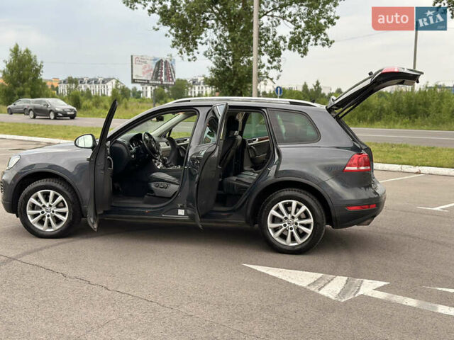 Серый Фольксваген Туарег, объемом двигателя 0 л и пробегом 211 тыс. км за 21450 $, фото 26 на Automoto.ua