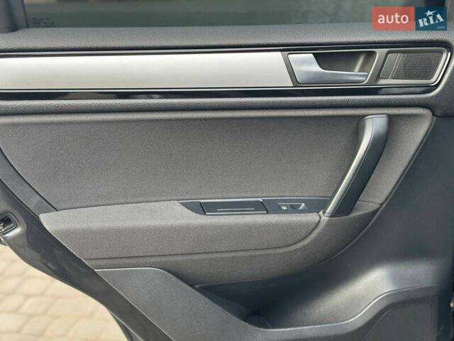 Сірий Фольксваген Туарег, об'ємом двигуна 3 л та пробігом 229 тис. км за 18100 $, фото 17 на Automoto.ua