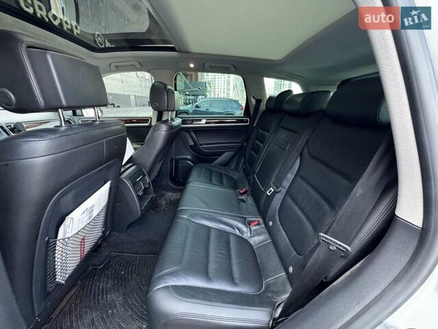 Фольксваген Туарег 2013 у Києві на Automoto.ua Сірий Фольксваген Туарег, об'ємом двигуна 2.97 л та пробігом 238 тис. км за 17000 $, фото 16 на Automoto.ua