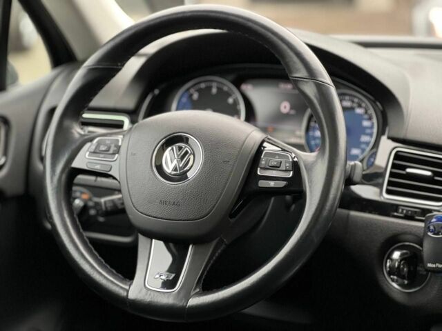 Серый Фольксваген Туарег, объемом двигателя 3 л и пробегом 223 тыс. км за 19500 $, фото 18 на Automoto.ua