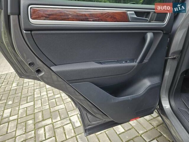 Сірий Фольксваген Туарег, об'ємом двигуна 2.97 л та пробігом 263 тис. км за 18790 $, фото 18 на Automoto.ua