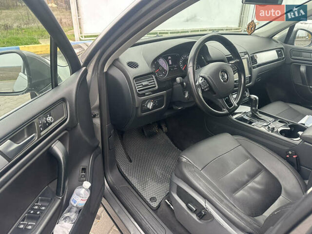 Серый Фольксваген Туарег, объемом двигателя 3.6 л и пробегом 303 тыс. км за 15800 $, фото 10 на Automoto.ua