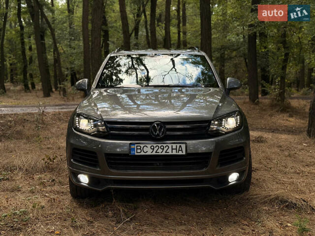 Серый Фольксваген Туарег, объемом двигателя 2.97 л и пробегом 224 тыс. км за 28086 $, фото 2 на Automoto.ua