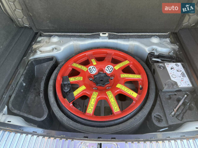 Серый Фольксваген Туарег, объемом двигателя 2.97 л и пробегом 330 тыс. км за 16500 $, фото 18 на Automoto.ua