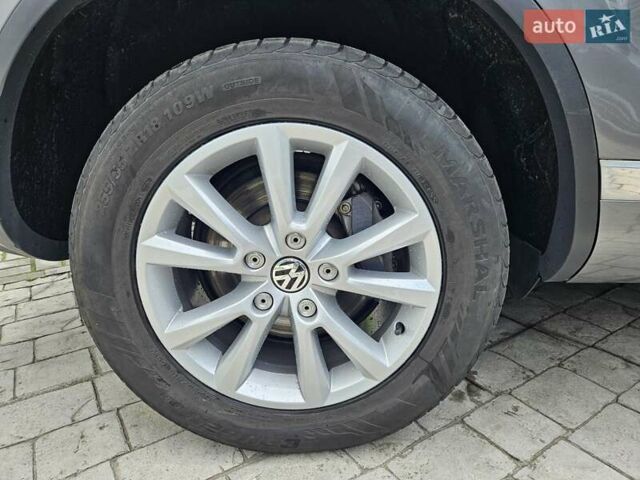 Сірий Фольксваген Туарег, об'ємом двигуна 2.97 л та пробігом 263 тис. км за 18790 $, фото 40 на Automoto.ua