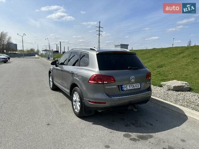 Серый Фольксваген Туарег, объемом двигателя 3 л и пробегом 295 тыс. км за 21500 $, фото 2 на Automoto.ua