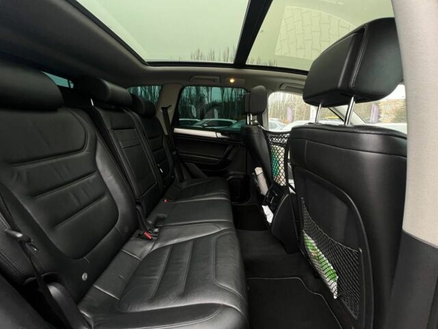 Серый Фольксваген Туарег, объемом двигателя 3 л и пробегом 223 тыс. км за 19500 $, фото 21 на Automoto.ua