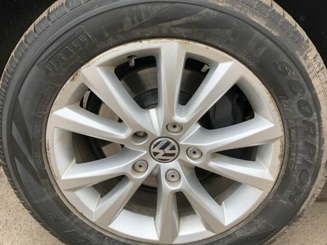 Серый Фольксваген Туарег, объемом двигателя 3 л и пробегом 263 тыс. км за 17000 $, фото 4 на Automoto.ua