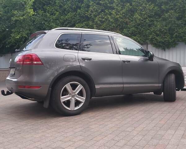Сірий Фольксваген Туарег, об'ємом двигуна 3 л та пробігом 84 тис. км за 28331 $, фото 1 на Automoto.ua