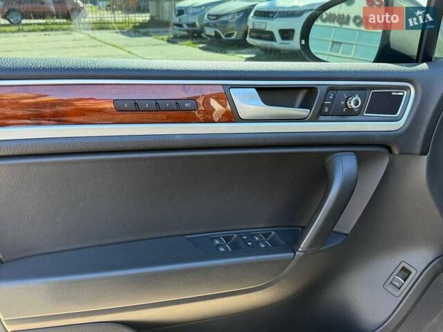 Фольксваген Туарег 2013 в Киеве на Automoto.ua Серый Фольксваген Туарег, объемом двигателя 2.97 л и пробегом 180 тыс. км за 19900 $, фото 8 на Automoto.ua