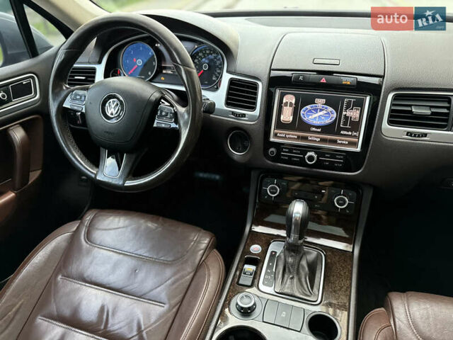 Серый Фольксваген Туарег, объемом двигателя 2.97 л и пробегом 261 тыс. км за 18000 $, фото 19 на Automoto.ua