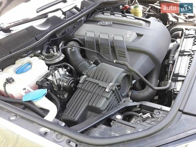 Сірий Фольксваген Туарег, об'ємом двигуна 3 л та пробігом 84 тис. км за 28331 $, фото 15 на Automoto.ua