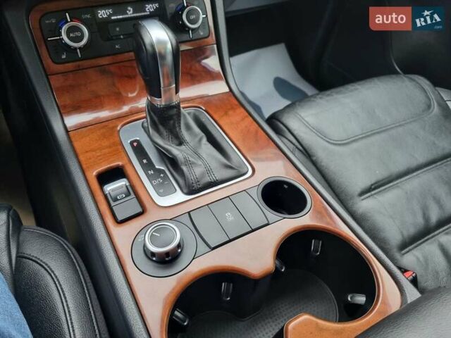 Фольксваген Туарег 2013 в Ровно на Automoto.ua Серый Фольксваген Туарег, объемом двигателя 3 л и пробегом 311 тыс. км за 20999 $, фото 59 на Automoto.ua