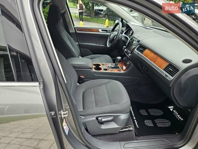 Сірий Фольксваген Туарег, об'ємом двигуна 2.97 л та пробігом 263 тис. км за 18790 $, фото 27 на Automoto.ua