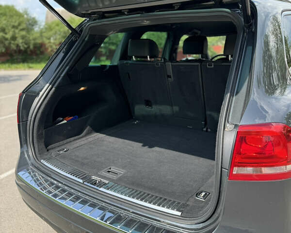 Сірий Фольксваген Туарег, об'ємом двигуна 2.97 л та пробігом 229 тис. км за 19800 $, фото 20 на Automoto.ua